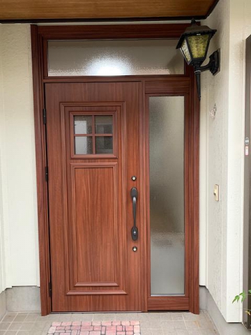 木製の玄関ドアを1日で新しいドアに交換しました！（浜松市Ｈ様邸）